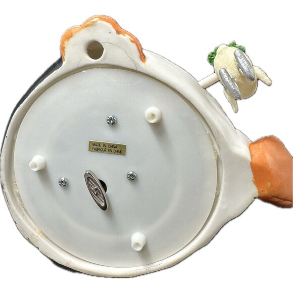 Tradition Vintage Porcelain Christmas Musical Penguin Spinning Music Box - Picture 5 of 6